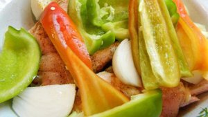 Курица с овощами запеченная в фольге