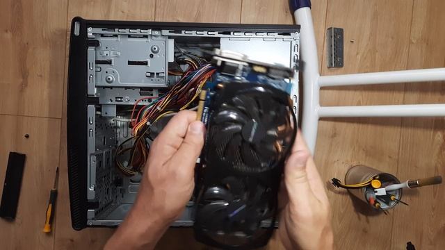 Установка или замена видеокарты на вашем компьютере. Всё легко и просто. смотреть онлайн