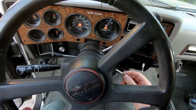 Old truck plays Beat it Car Door Chime смотреть онлайн