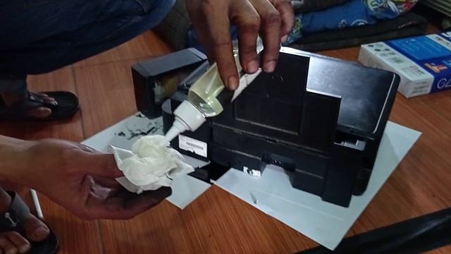 CARA membersihkan tempat pembuang tinta yang penuh atau meleber PRIN EPSON L360 L350 L355 L220 L120 смотреть онлайн