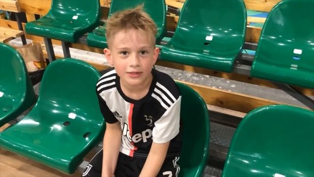 Данина футбольная тренировка и немножко прыжков на батуте смотреть онлайн