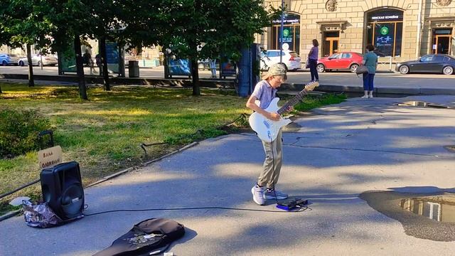 Владислав Соломяный, летнее выступление в Александровском парке Санкт-Петербурга... смотреть онлайн