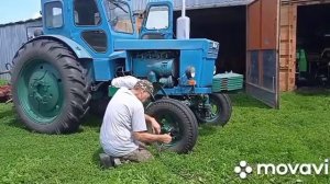 трактор Т - 40,косилка Виракс, спустило колесо?