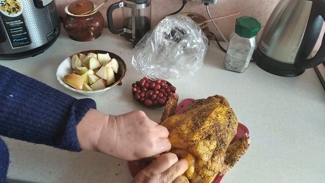 Утка с яблоками и клюквой  #моехозяйство,  #валентинаандрианова,  #готовимдома