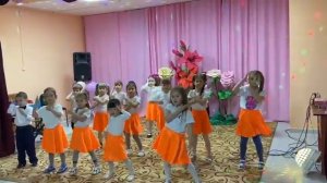 танец детей старшей группы ко дню матери и к 8 марта