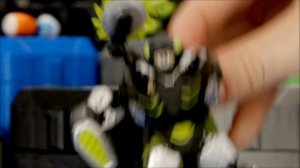 Ready2Robot | Slime Battle Show-Down: Tank vs. Nitrox | Official Action Figure Play Video