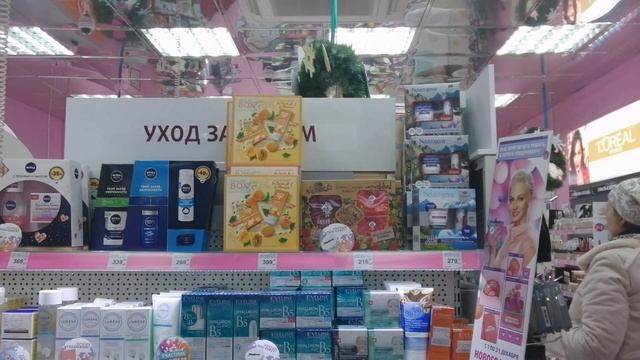 #новогодниймакияж #новоголнеенастроение #магазинподружка #яркиймакияж #тушь #помада