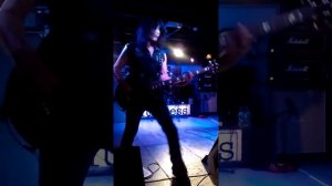 LA GUNS' Tracii Gun (Rudy Sarzo's solo)