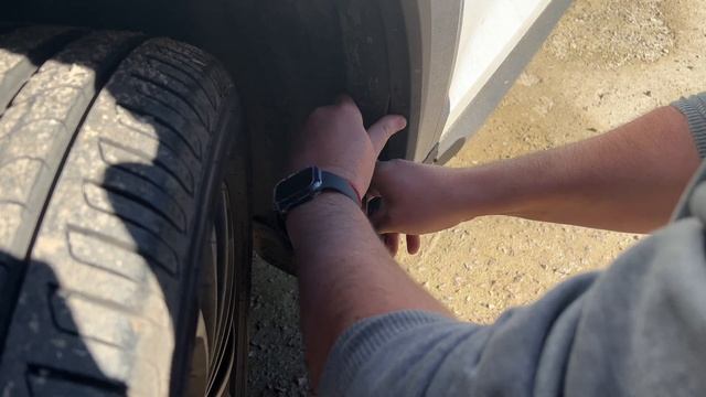 Очистка от мусора дренажных каналов передних крыльев Skoda Kodiaq смотреть онлайн