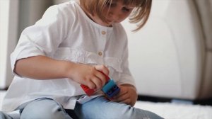 Дети собирают конструктор