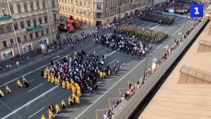 300-летие перенесения мощей Невского: в Петербурге прошёл крестный ход
