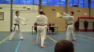 Taekwondo Dan examen Almelo Breektest.