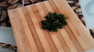 Вкусный салат из свежего помидора, сыра и чеснока, простой быстрый пошаговый рецепт