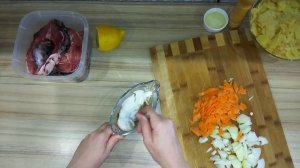 Сазан в духовке с овощами.