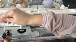 Лёгкий и быстрый фиксированный сгиб на манжете ( 2 способа) __ Машинное вязание