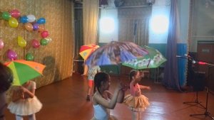 Танцуют дети