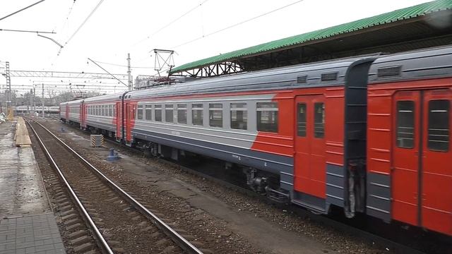 Электропоезд ЭР2К-1152 (ТЧ-22) прибывает на 9-й путь ст. Москва-Пассажирская-Курская. смотреть онлайн