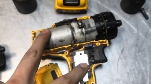 Шуруповёрт DeWalt DCD710 тип 1 и тип 4 отличия