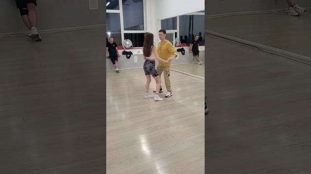 Базовый шаг бачата смотреть онлайн