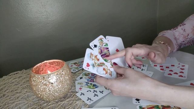 Как будут складываться ваши отношения с Крестовым Королем? Расклад на игральных картах