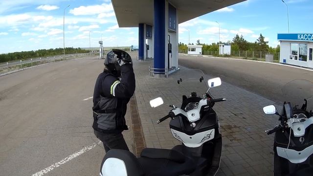 На скутере за скутером! Часть 3 смотреть онлайн