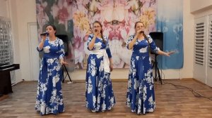 Исполняет Трио Шарм.  Песня: "Русь молодая", автор Николай Емелин.