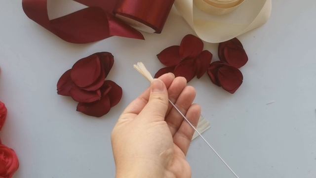 Полевой лютик из атласной ленты своими руками. Мастер - класс смотреть онлайн