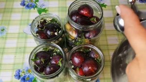 Маринованные сливы на зиму цыганка готовит. Gipsy cuisine.