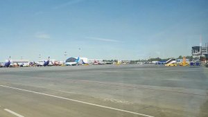 Аэропорт Шереметьево терминалы В и С. Обзор перрона.