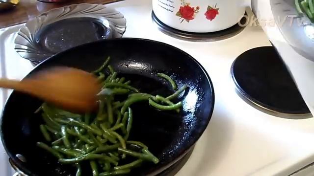 Жареные чесночные стрелки с яйцом и помидором. Готовим с Оксаной Валерьевной.