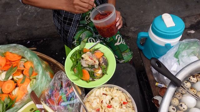 Have you ever tried this egg? Phnom Penh Roadside Exotic Egg (Pong Tea Kon) - Cambodian Street Food смотреть онлайн