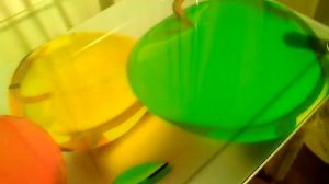 Стеклянные столы.