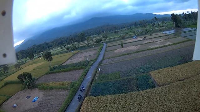 Test terbang Drone Murah Syma X8SW смотреть онлайн