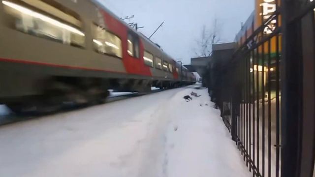 ласточка эс2г 103 подъезжает к станции смотреть онлайн