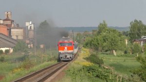 Тепловоз ТЭП70-0349 идет на разгон, поезд №327 Казань - Минск.