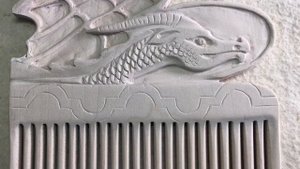 Резьба по дереву. Дракон. Хороший подарок в год дракона.