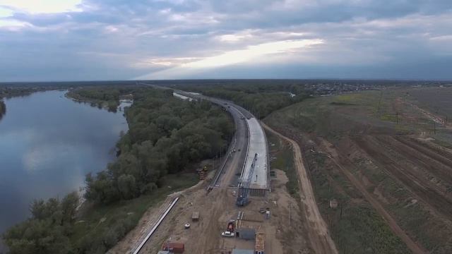 Строительство мостового перехода через реку Ахтуба Аэросъемка Волгоград смотреть онлайн