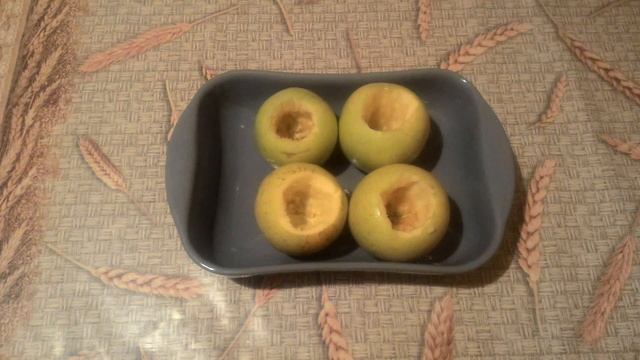 Запечённые яблоки с творогом и мёдом. смотреть онлайн