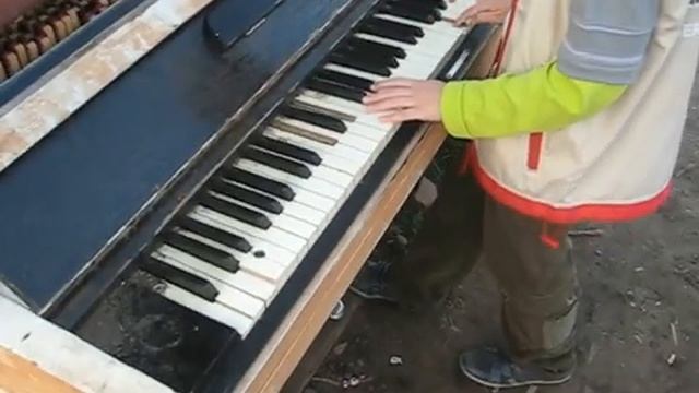 Ласковый Май - "Розовый вечер" (уличное ПИАНИНО) смотреть онлайн