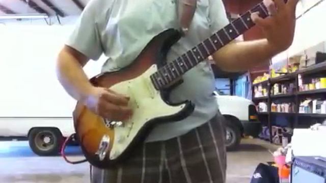 G&L Legacy with Kinman Hank Marvin Pickups смотреть онлайн