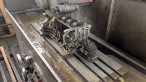 Запчасти в работе: шлифовка плоскости блока двигателя 2.5л бензин B5254T от Volvo