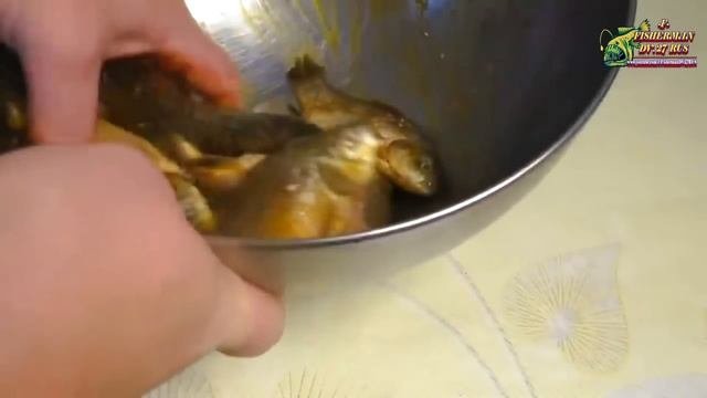 А вы пробовали жарить мелких карасей ? Они такие хрустящие и очень вкусные и совсем без костей !