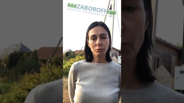 Забор с кирпичными столбами на ленточном фундаменте.