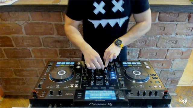 Quarill @ Eatbrain DJ Tournament - Round One смотреть онлайн