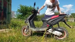 Как легко заводится скутер Венто, с ножки, кик стартера.