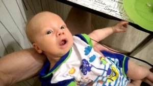 Новорожденный ребенок ИКАЕТ. Месячный Младенец