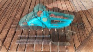 Инструмент для стрижки живой изгороди.