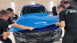 Оклейка кузова автомобиля BMW 3 серии в кузове G20 пленкой с оттенком синего цвета