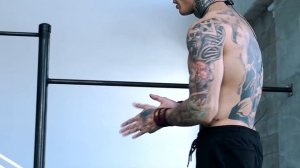 5 движений, чтобы освоить отжимания в стойке на руках