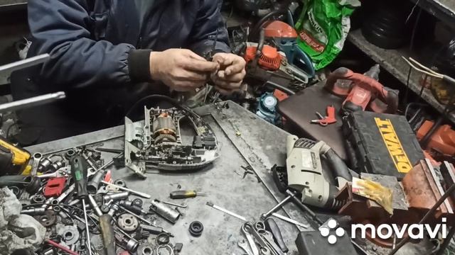Интерскол лобзик, ищем "шпонку", меняем щётки, шнур, смазку